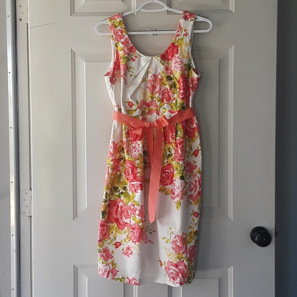 Motherhood Maternity Dresses & Skirts - Motherhood Maternity Sleveless Floral Dress. Size: Medium.